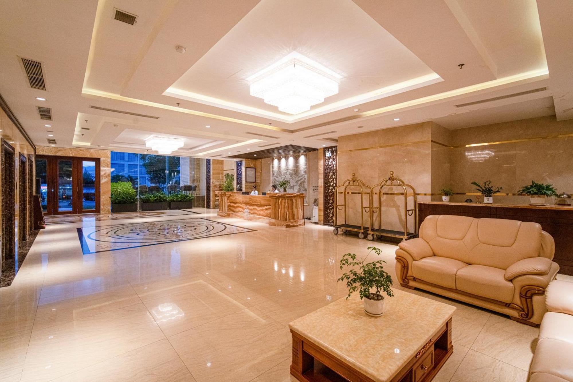Luxtery Hotel & Spa Дананг Екстериор снимка