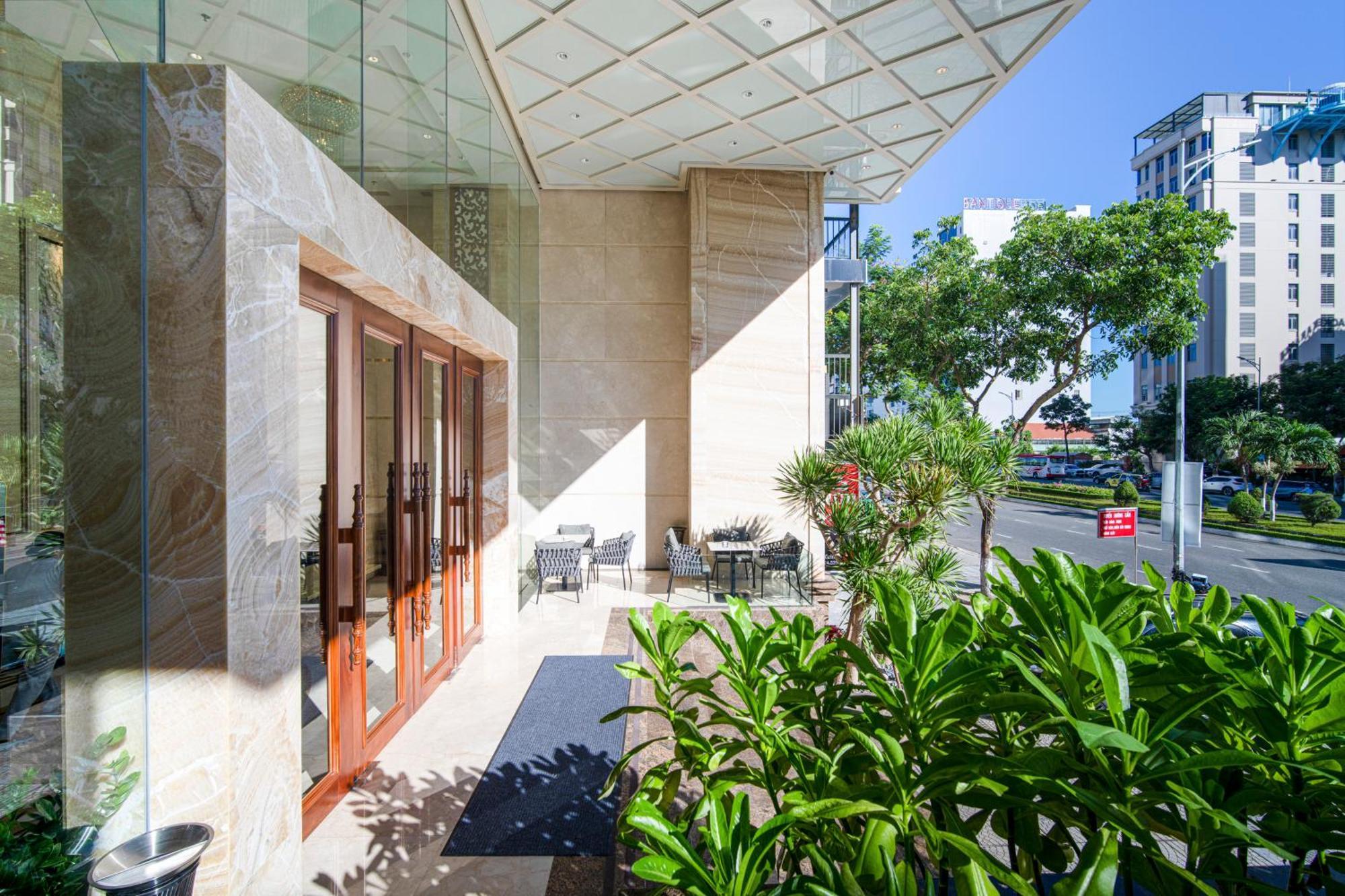 Luxtery Hotel & Spa Дананг Екстериор снимка